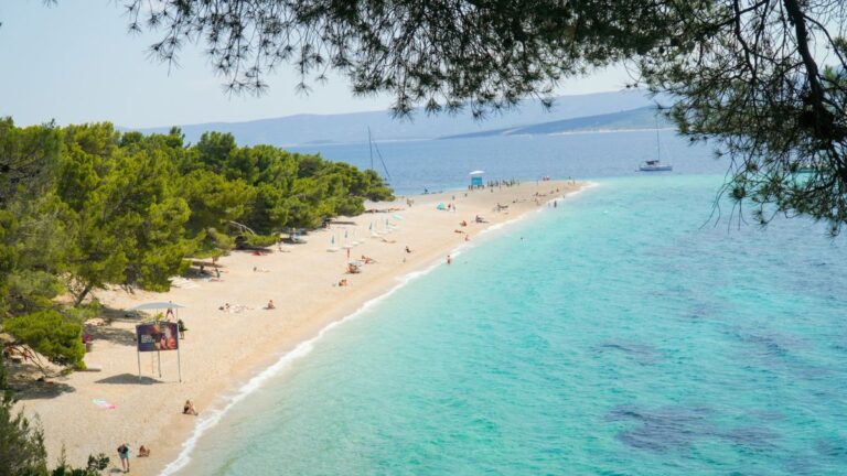 10 Najljepših Plaža u Hrvatskoj Koje Morate Posjetiti